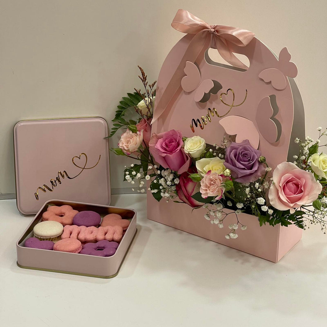 Flowers & Macarons 