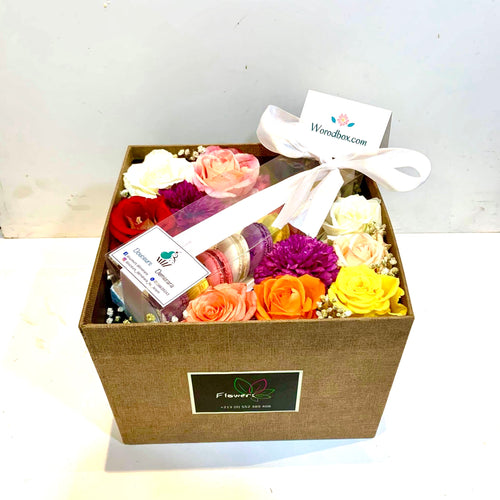 Box of Flowers & Macarons  Réf: WB131
